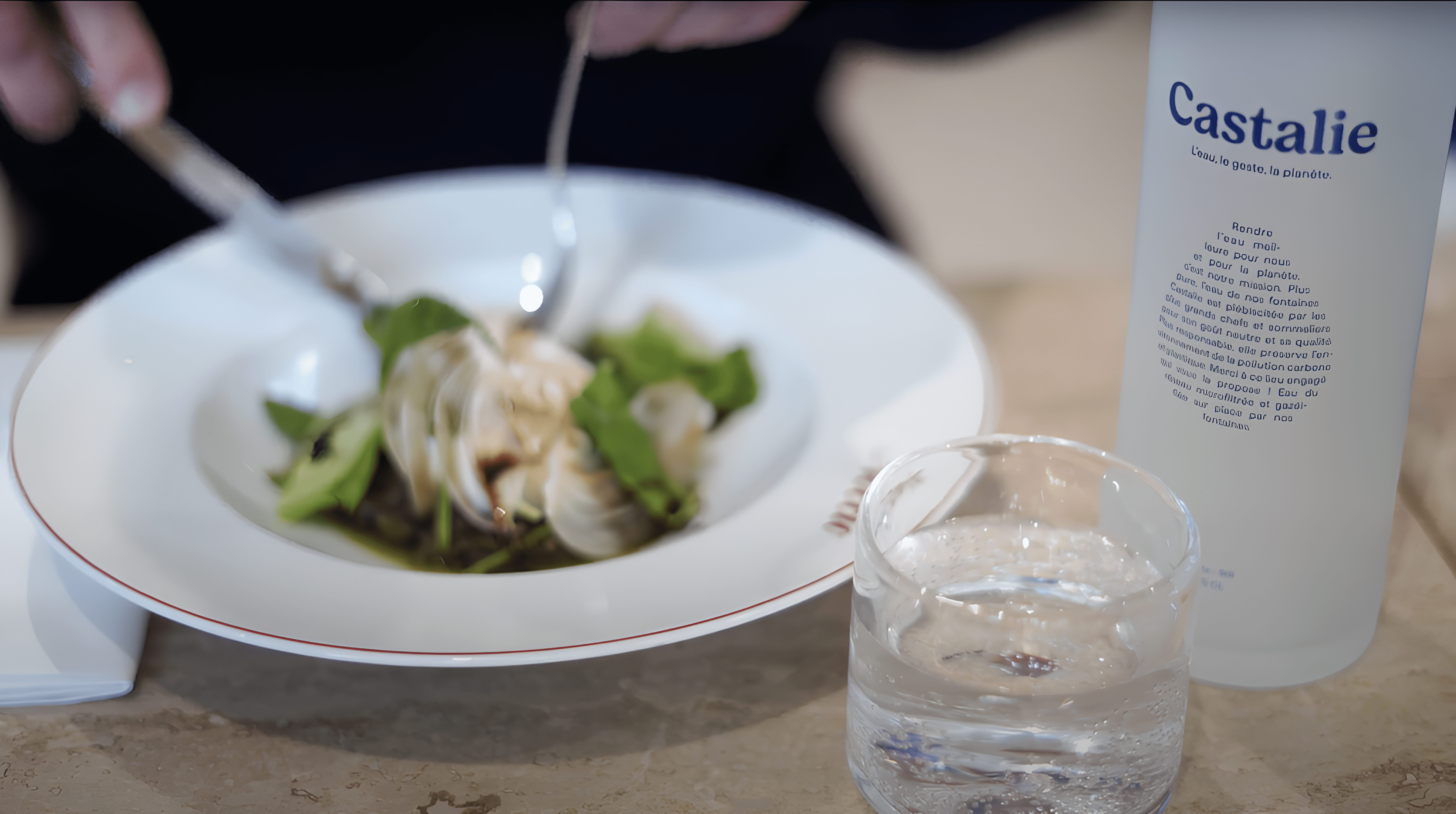 <span style="--wp--custom--font-size:var(--text-xl);" class="has-font  has-inline-font-size">Restaurant</span>